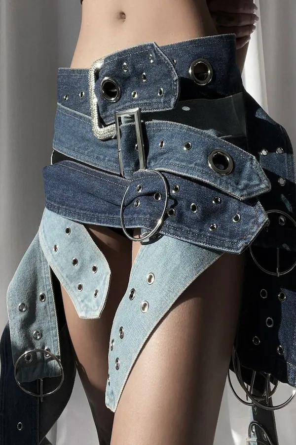 Cinturones de piel colombianos premium combinados con jeans levanta cola - MEDALLO Jeans