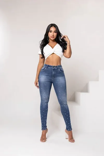 Jeans Levanta Cola Premium Skinny - Azul con perlas