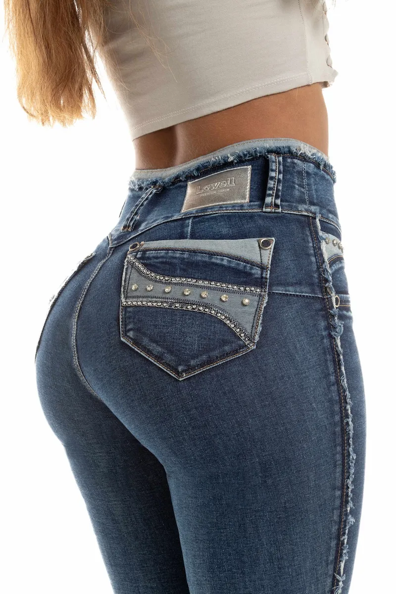 Detalle bolsillo trasero jean Lowell azul - Costuras y tachas decorativas - Diseño colombiano premium