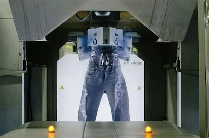 Lavado láser industrial ecológico para jeans colombianos premium MEDALLO - Acabados sostenibles